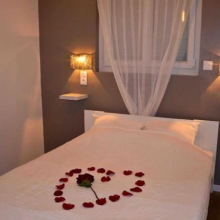 Gite Avec Spa Privatif* Saint-Symphorien-les-Buttes Bagian luar foto